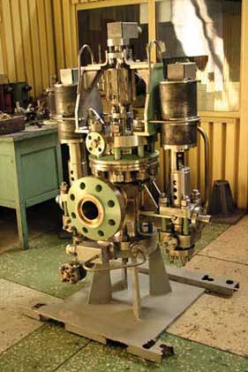 Импульсно-предохранительное устройство УФ 500024 используется для автоматического сброса давления рабочей среды из компенсатора давления в барботер при аварийном повышении давления в главном циркуляционном контуре реакторных установок АЭС