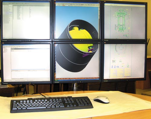 Рис. 3. Многомониторное АРМ технолога, используемое на ФГУП «ОКБМ» для организации безбумажного документооборота
