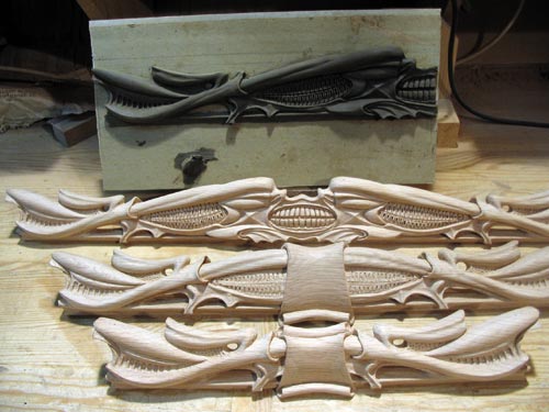 Модель и изделия после 3D-фрезерования (ручки для открывания дверок)