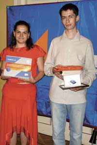 Инна Хоменко и Дмитрий Шрамко с призами — и подарками от АСКОН