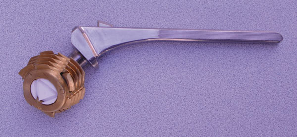 Рис. 12. Эндопротез тазобедренного сустава в сборе